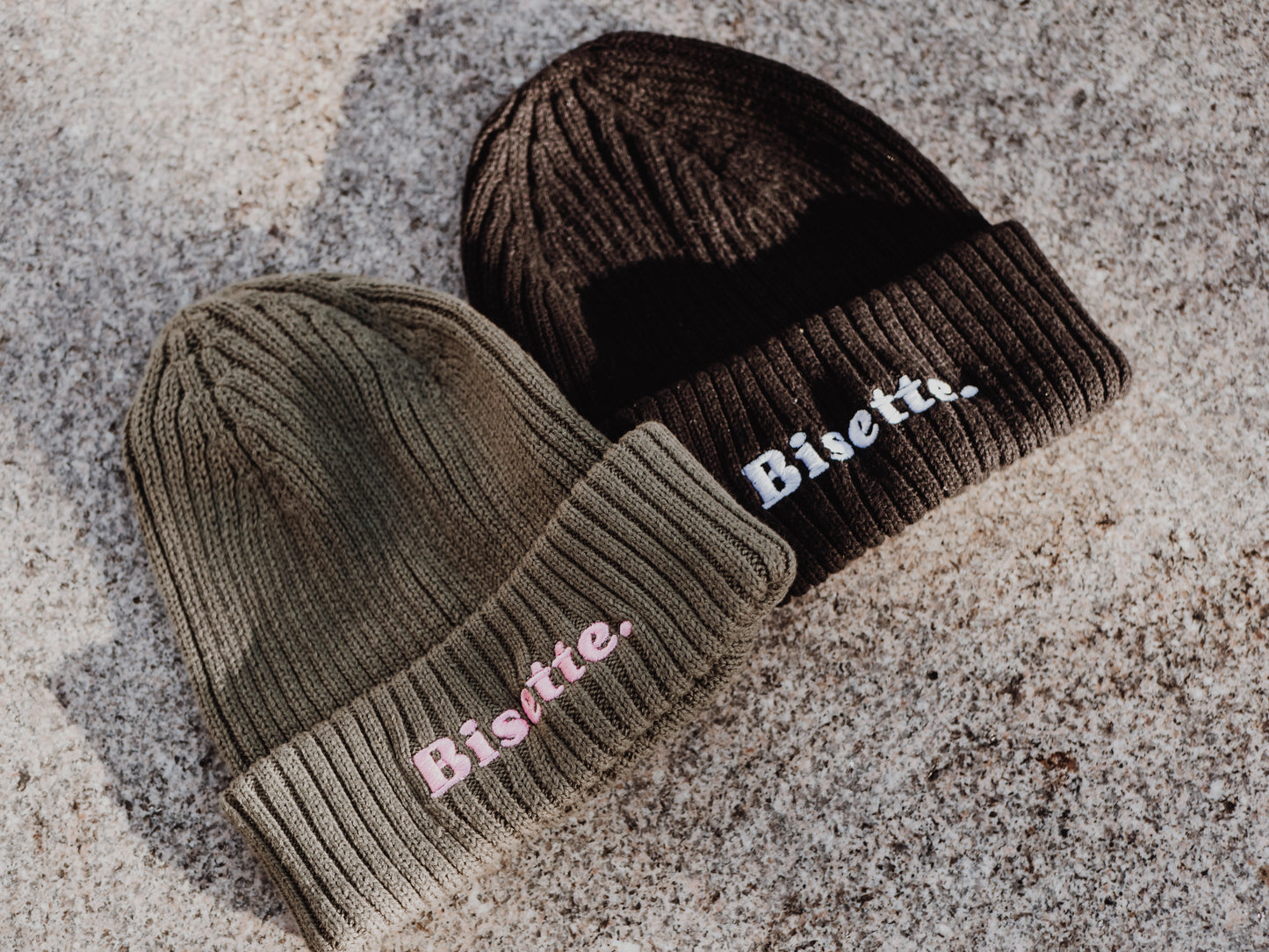 ⚫ Bonnet noir