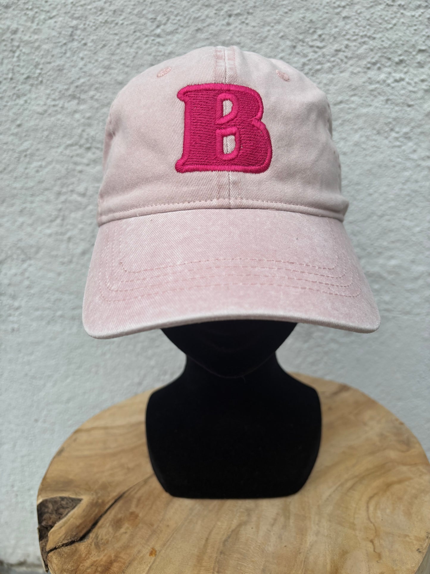Casquette B de Bisette.