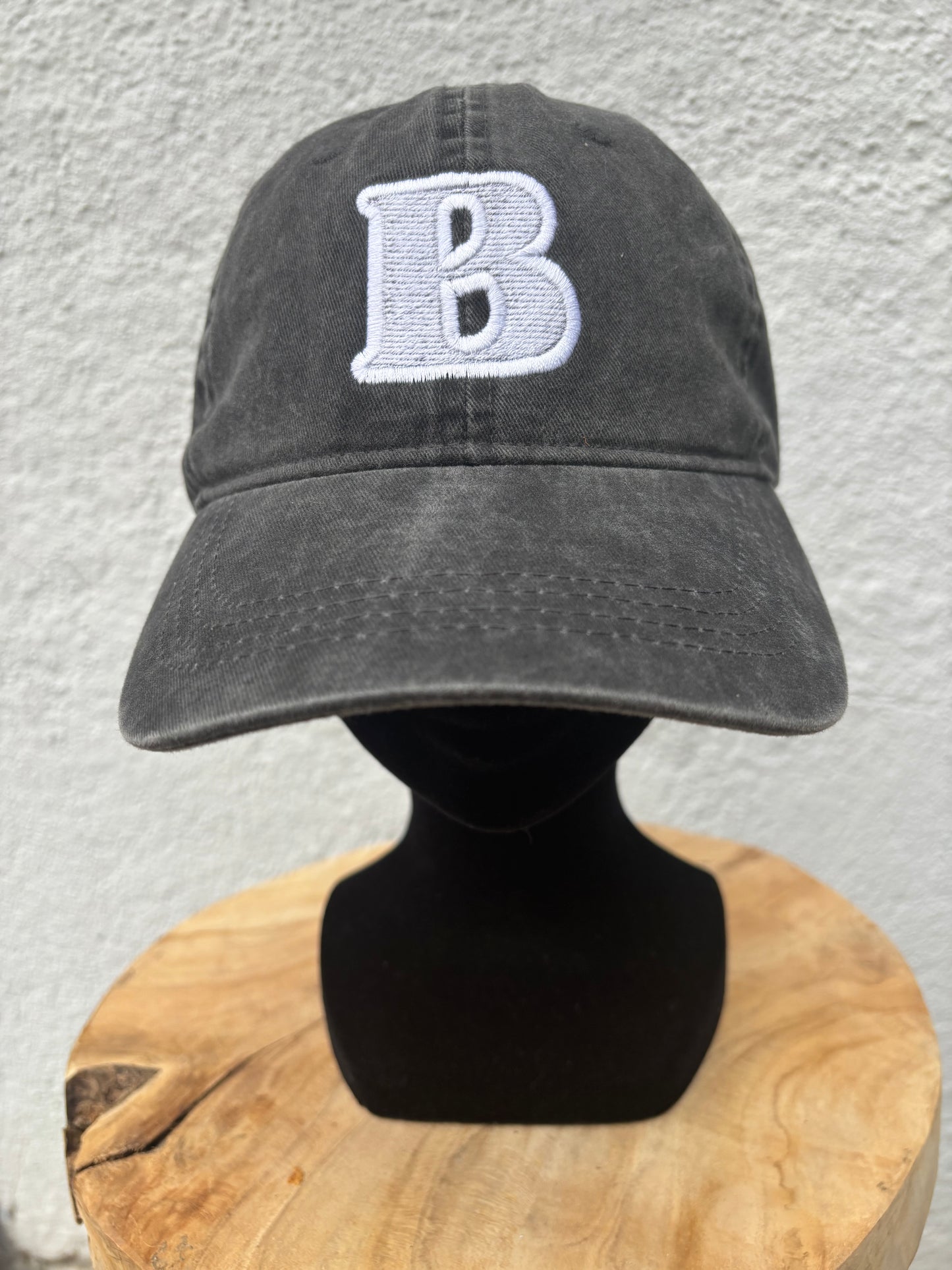 Casquette B de Bisette.