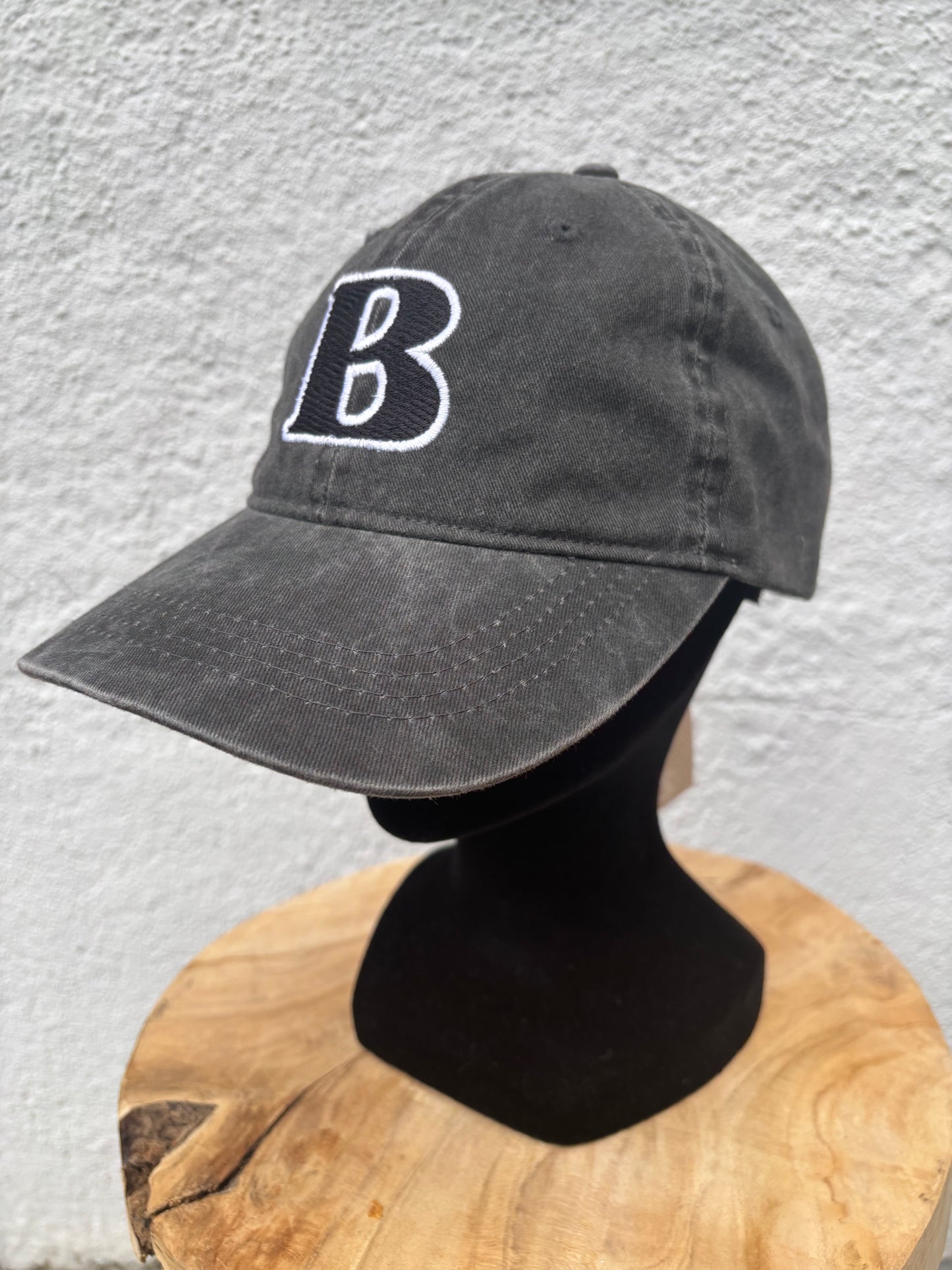 Casquette B de Bisette.