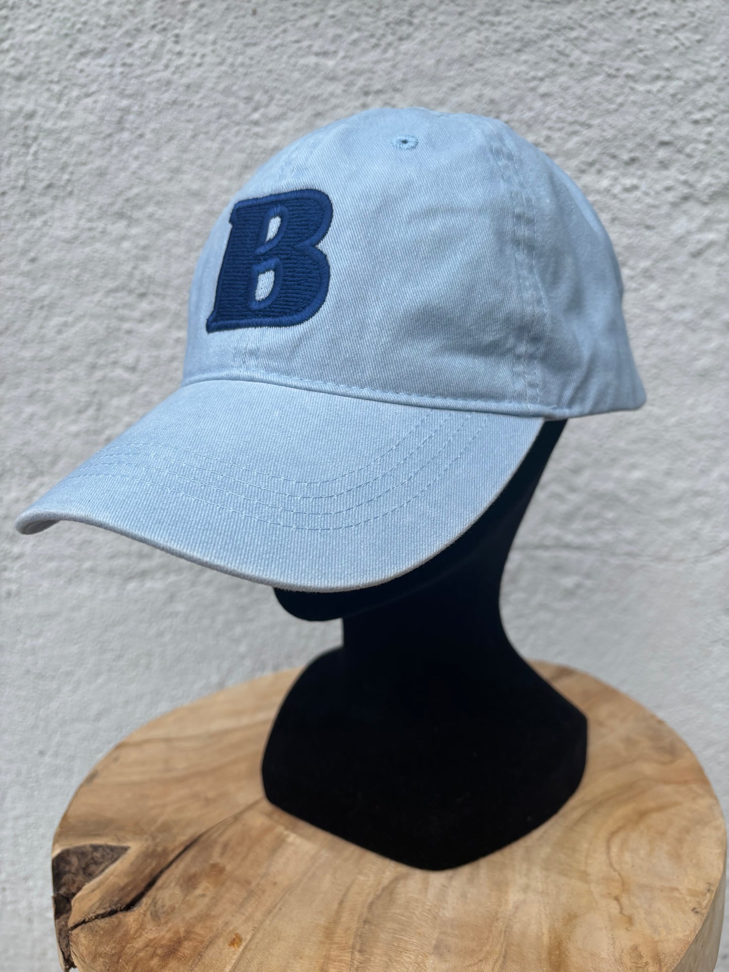 Casquette B de Bisette.