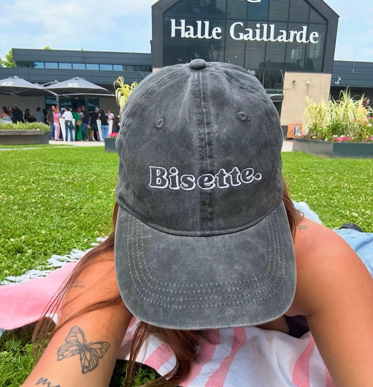 Casquette B de Bisette.