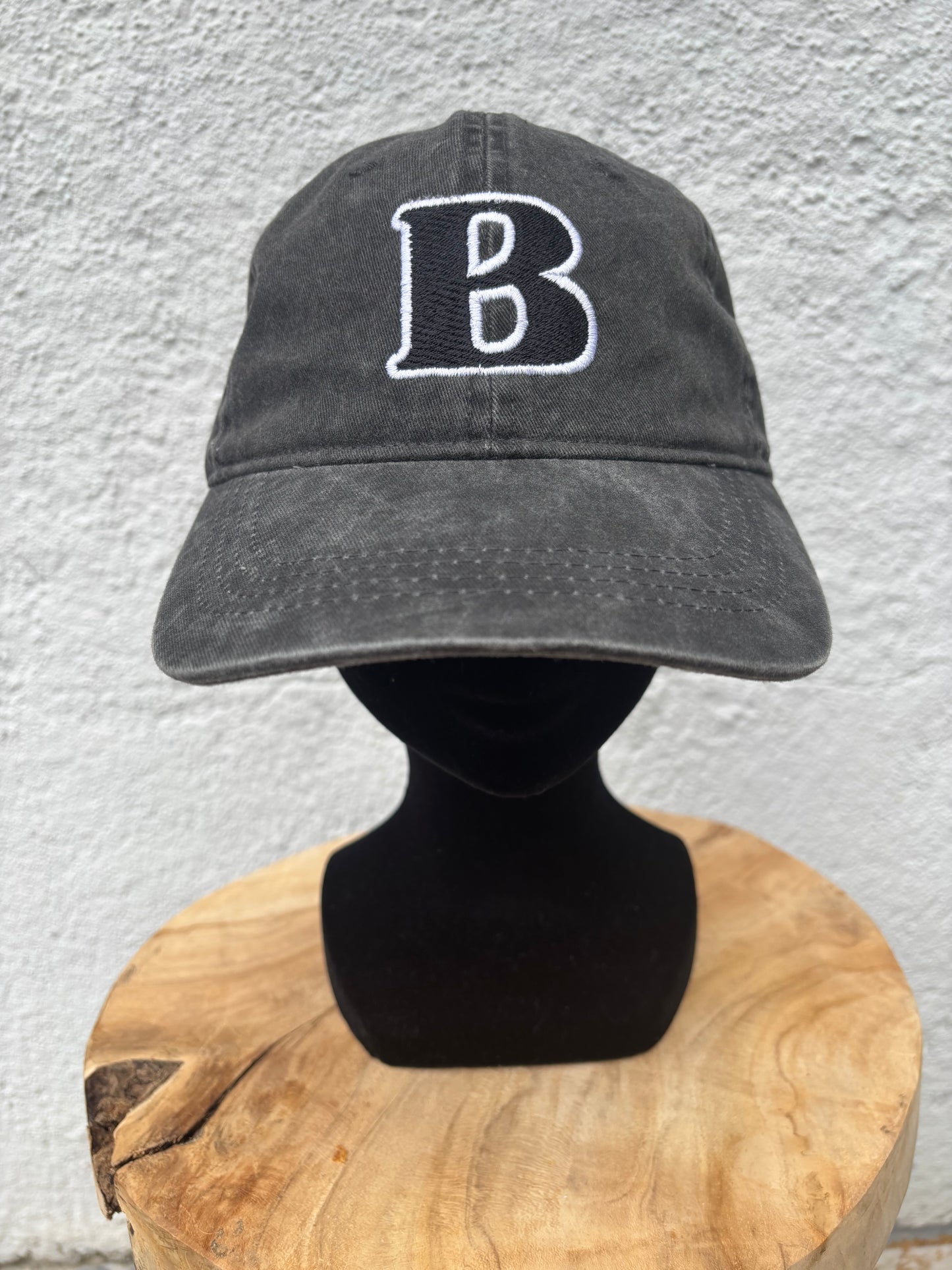 Casquette B de Bisette.